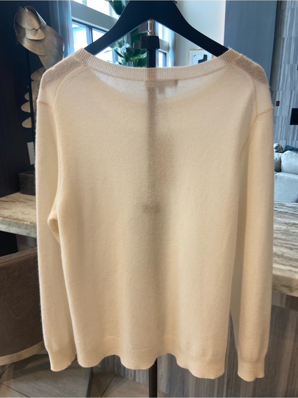 ANTONIO MELANI Soft Cream Scoop Neck Knit Sweater. Cashmere. - Picture 4 of 6